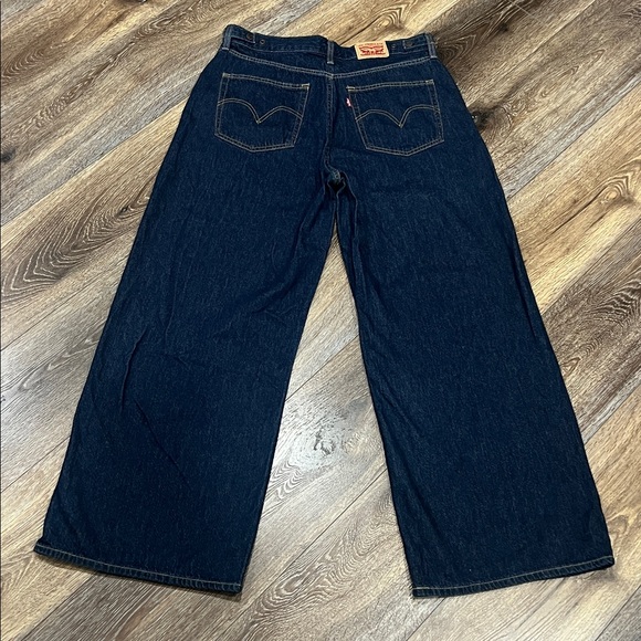 Levi’s Cinch Baggy Women's Jeans In Color: Reign Of The Rinse - Dark Wash - Picture 8 of 13